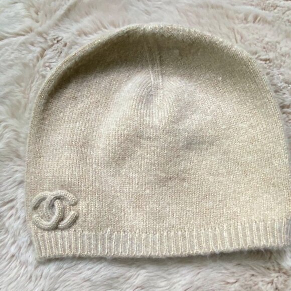 CHANEL CREAM WHITE CASHMERE BEANIE CAP - Never Worn - Picture 1 of 4